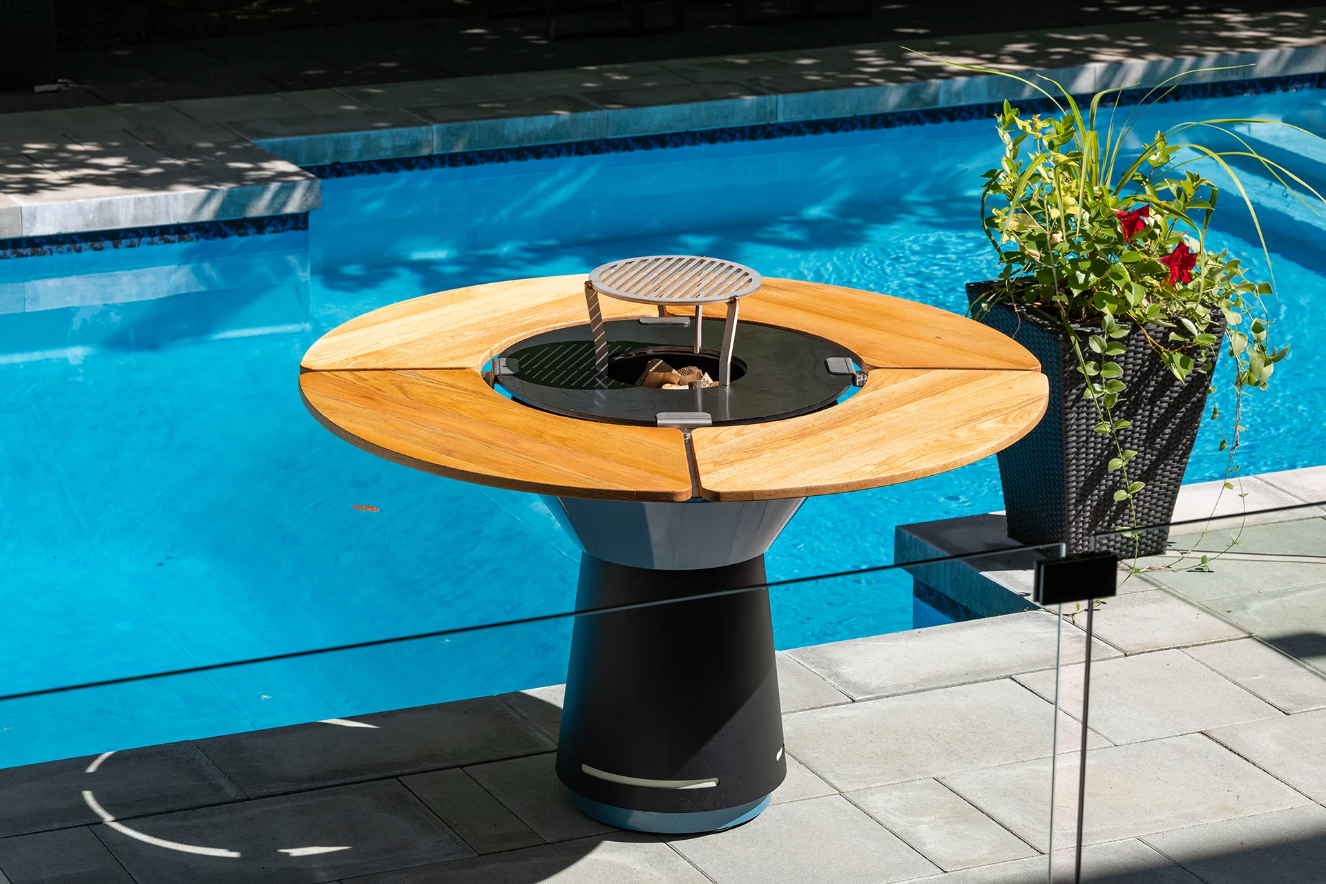 Table brasero extérieure Aro Brasero avec grille de cuisson